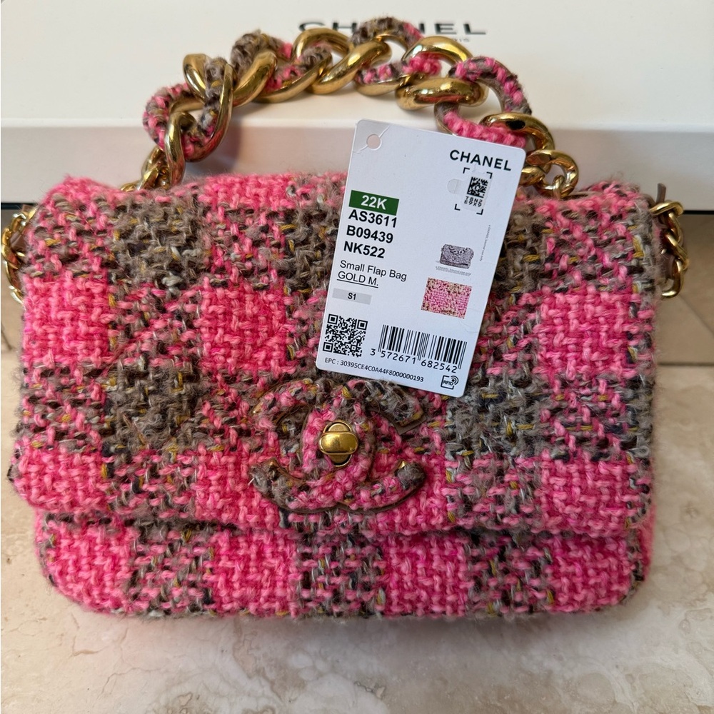 Chanel Pink Tweed Handbag - Picture 6 of 6